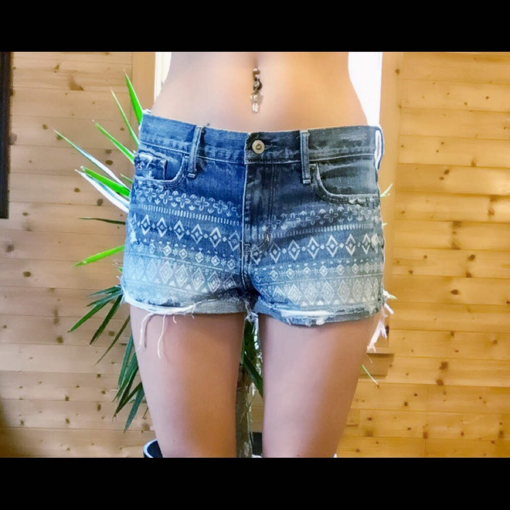 Hollister shorts distressed 5